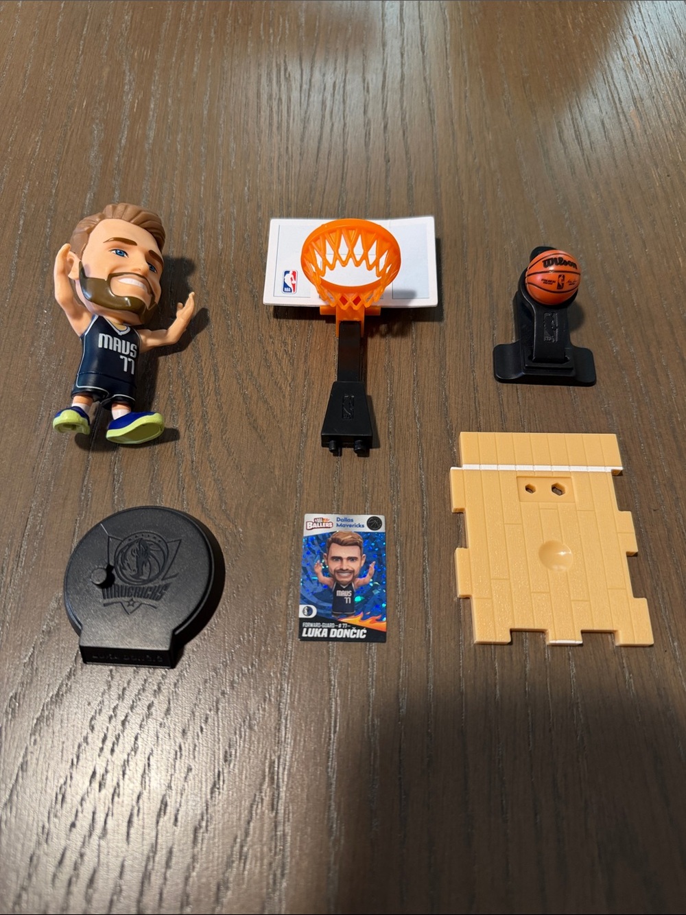 NBA Luka Dončić NBA Baller Playset with Hoop and Accessories - Blue/Orange